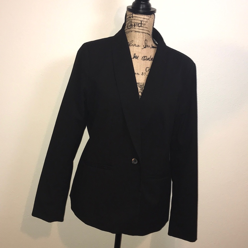 Fully lined black blazer